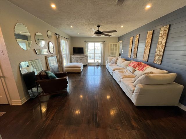 30 W Parnell Street, Denison, TX 75020