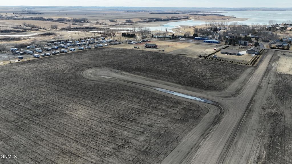 L 4, Blk 4 Dakota Waters, Beulah, ND 58523 photo 4