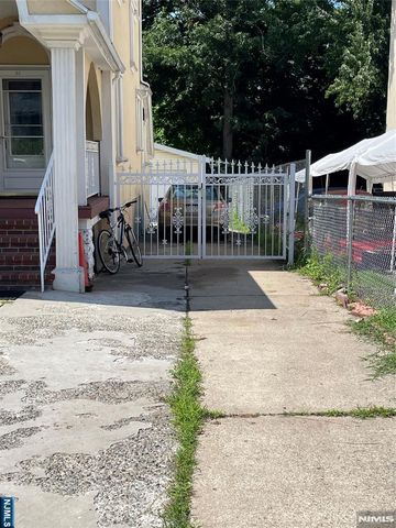 24 Cleveland Street, Englewood, NJ 07631