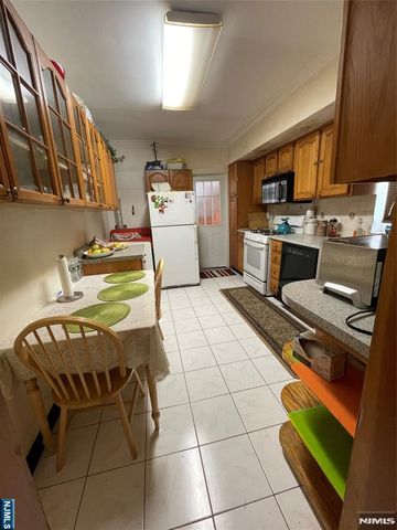 24 Cleveland Street, Englewood, NJ 07631
