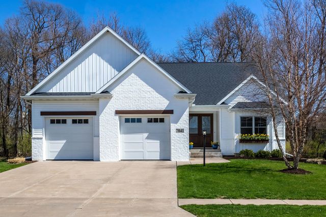 7041 Alvie Lane, Bettendorf, IA 52722