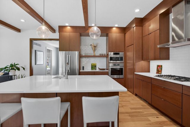 7041 Alvie Lane, Bettendorf, IA 52722