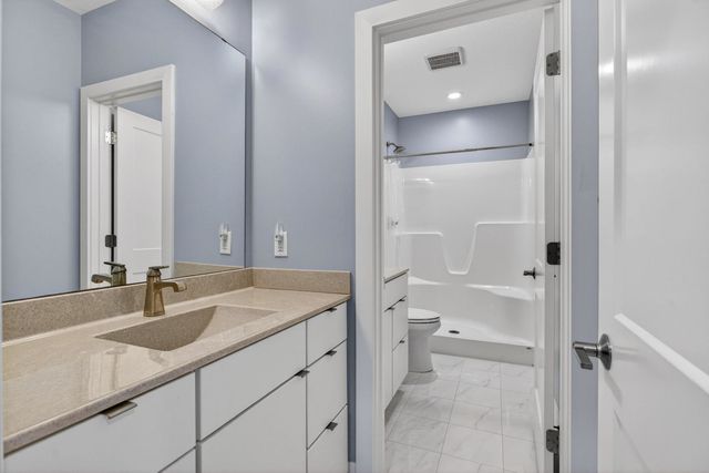 7041 Alvie Lane, Bettendorf, IA 52722
