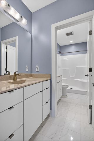 7041 Alvie Lane, Bettendorf, IA 52722