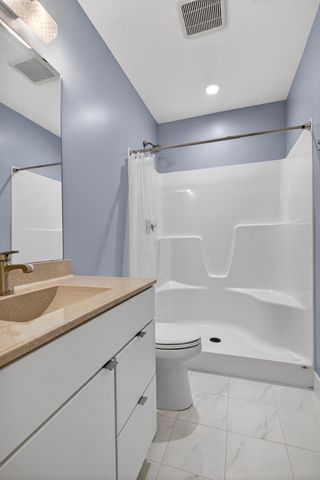 7041 Alvie Lane, Bettendorf, IA 52722