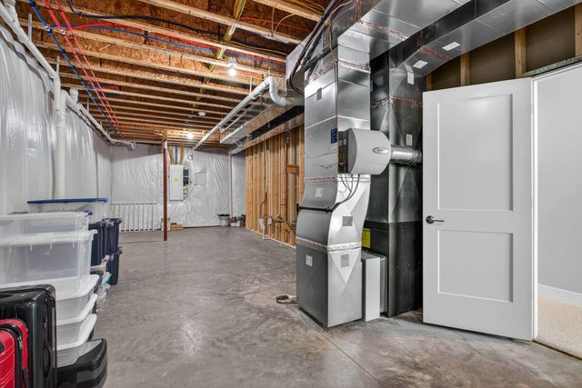 7041 Alvie Lane, Bettendorf, IA 52722