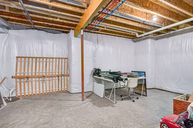 7041 Alvie Lane, Bettendorf, IA 52722