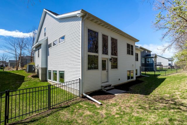 7041 Alvie Lane, Bettendorf, IA 52722