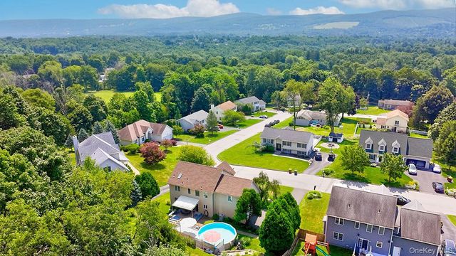24 Valley View Circle, Warwick, NY 10990