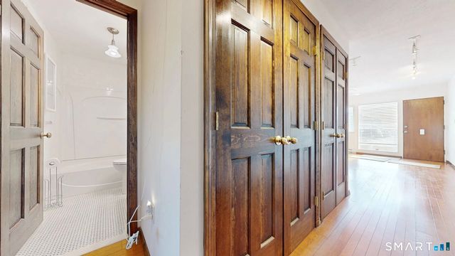 241 West Walk 241, West Haven, CT 06516