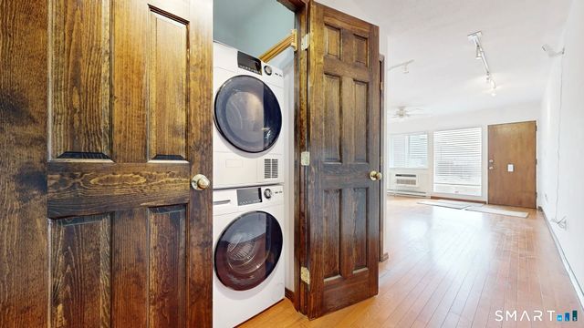 241 West Walk 241, West Haven, CT 06516