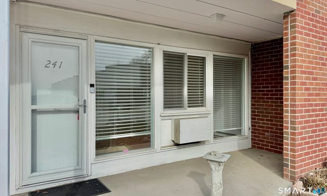 241 West Walk 241, West Haven, CT 06516