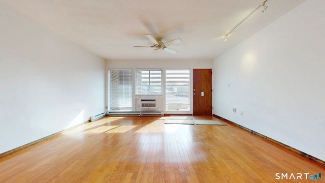 241 West Walk 241, West Haven, CT 06516