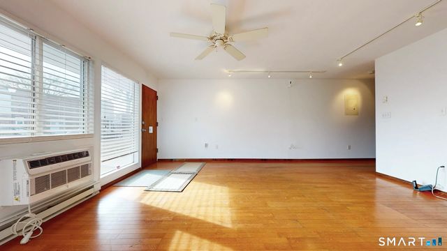 241 West Walk 241, West Haven, CT 06516