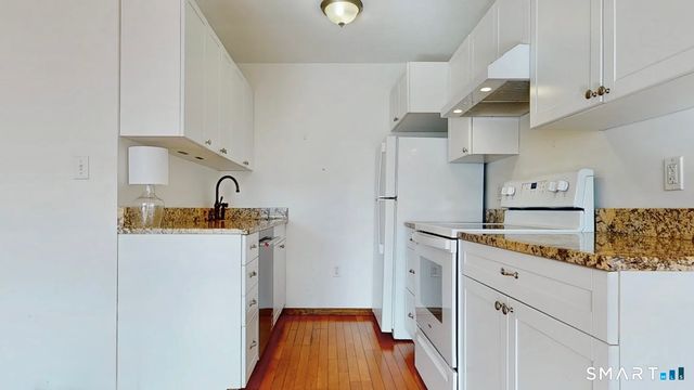 241 West Walk 241, West Haven, CT 06516