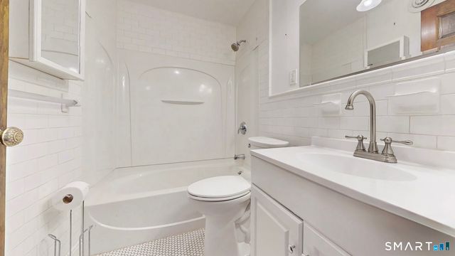 241 West Walk 241, West Haven, CT 06516