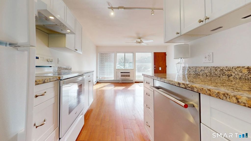 241 West Walk 241, West Haven, CT 06516