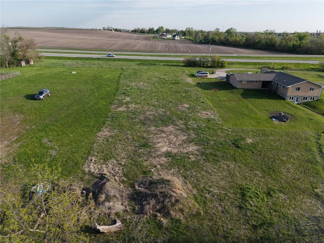 2641 Union Dr, Cedar Rapids, IA 52404