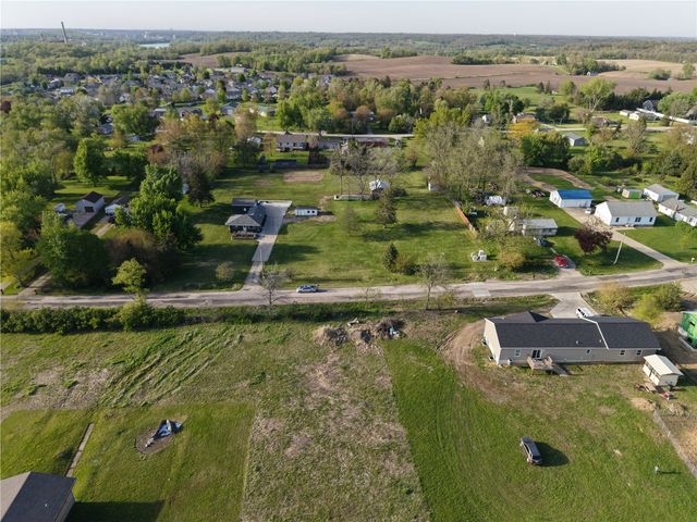 2641 Union Dr, Cedar Rapids, IA 52404