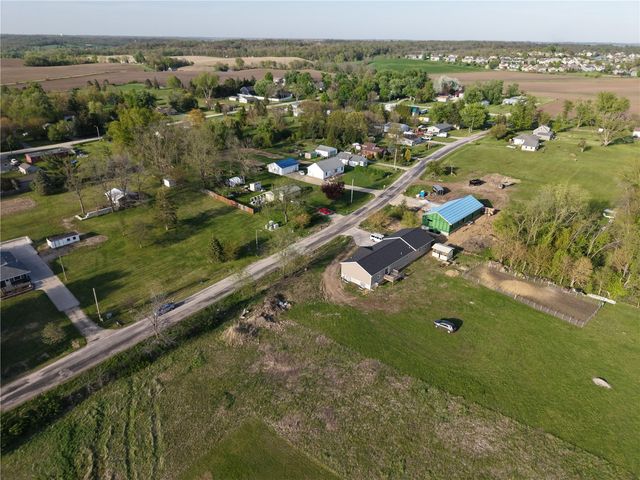 2641 Union Dr, Cedar Rapids, IA 52404
