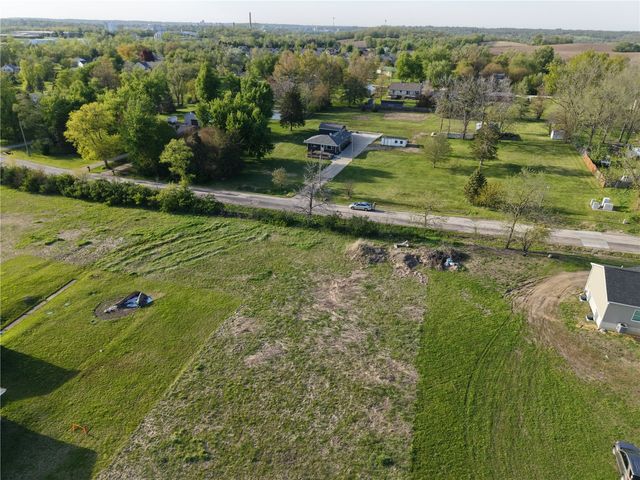 2641 Union Dr, Cedar Rapids, IA 52404