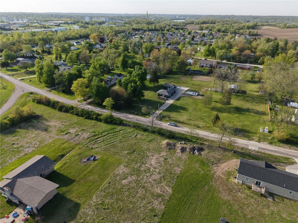 2641 Union Dr, Cedar Rapids, IA 52404
