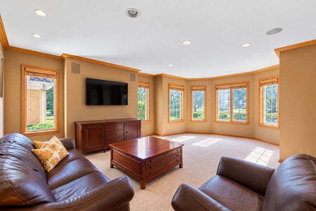2 Gregory Lane, South Barrington, IL 60010