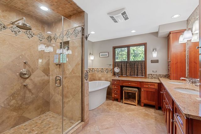2 Gregory Lane, South Barrington, IL 60010