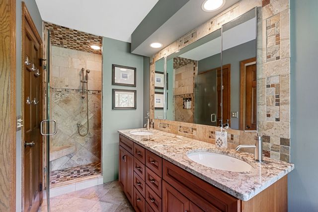 2 Gregory Lane, South Barrington, IL 60010