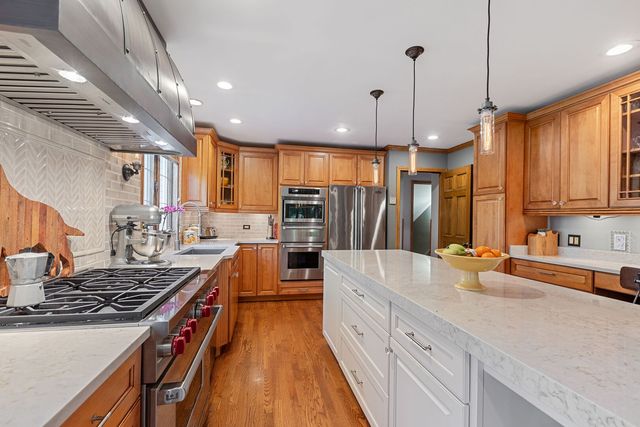 2 Gregory Lane, South Barrington, IL 60010