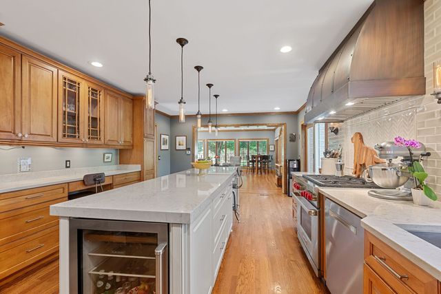 2 Gregory Lane, South Barrington, IL 60010
