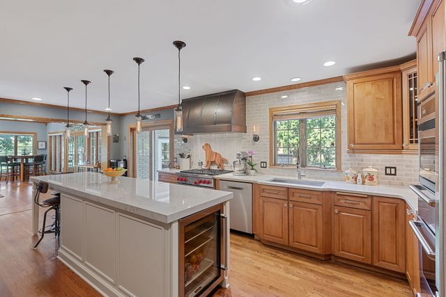 2 Gregory Lane, South Barrington, IL 60010