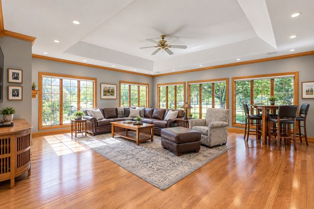 2 Gregory Lane, South Barrington, IL 60010