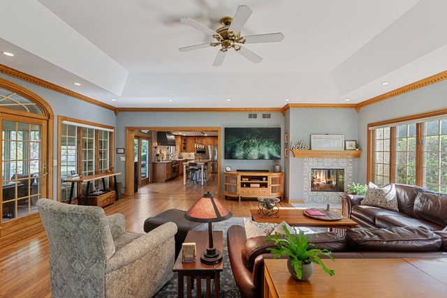 2 Gregory Lane, South Barrington, IL 60010