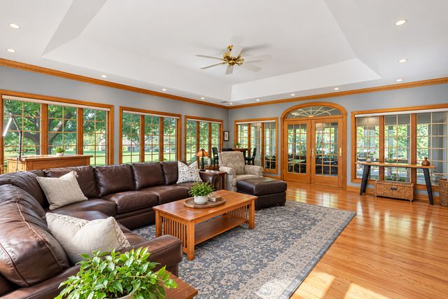 2 Gregory Lane, South Barrington, IL 60010