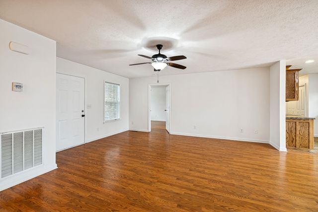 1909 Susan Rd, Columbia, TN 38401