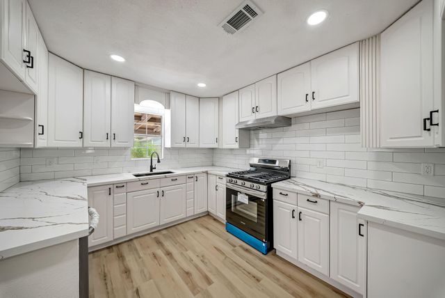 6638 Thornwall Street, Houston, TX 77092