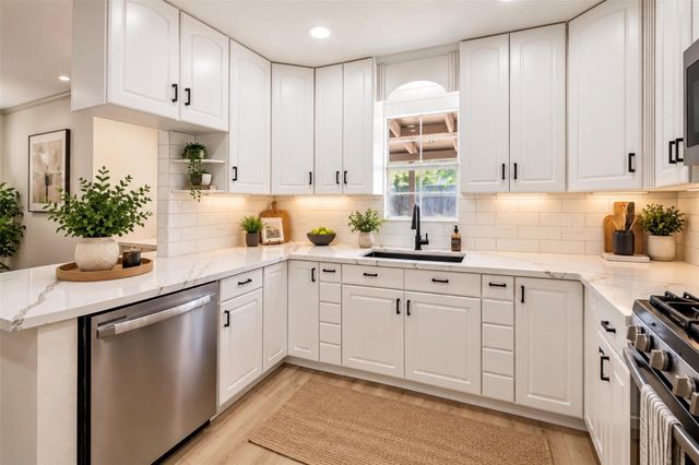 6638 Thornwall Street, Houston, TX 77092