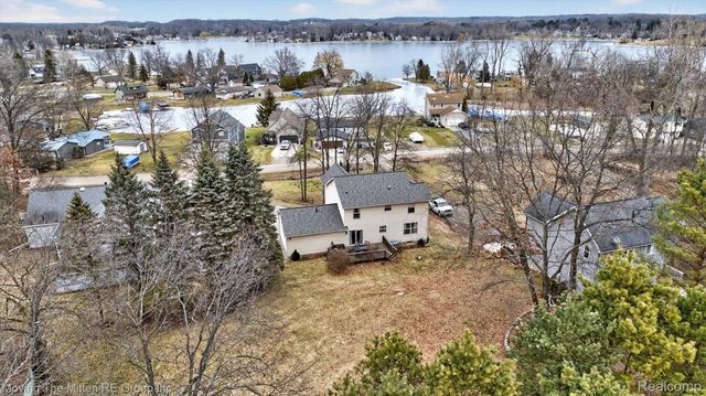 10129 Walnut Shores Drive, Tyrone Township, MI 48430