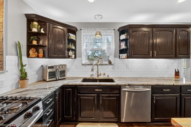 10129 Walnut Shores Drive, Tyrone Township, MI 48430