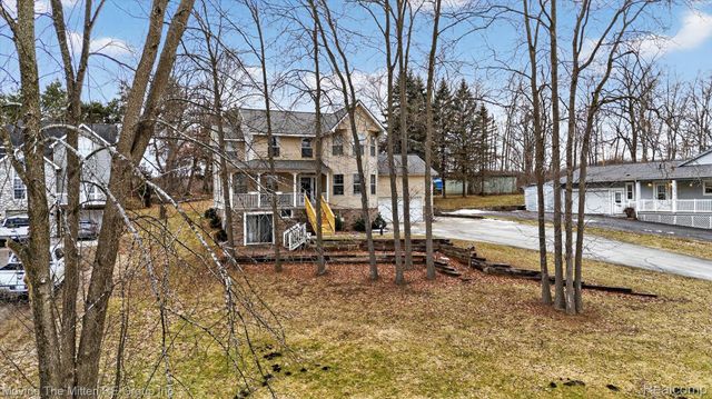 10129 Walnut Shores Drive, Tyrone Township, MI 48430