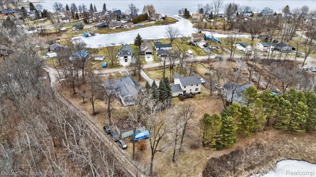 10129 Walnut Shores Drive, Tyrone Township, MI 48430