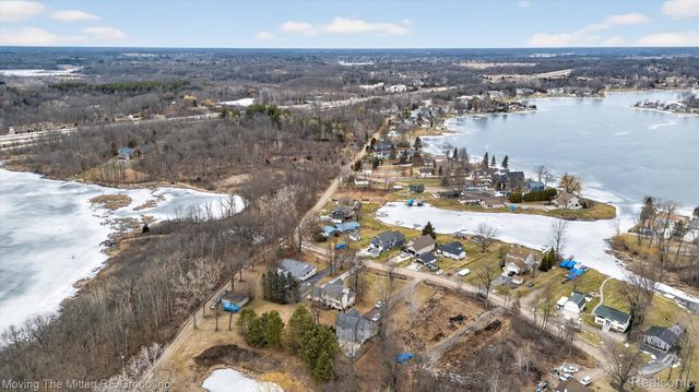 10129 Walnut Shores Drive, Tyrone Township, MI 48430