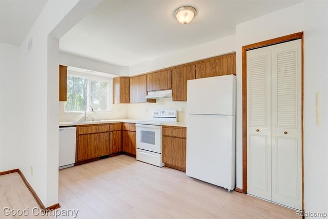 87 Forthton Drive, Troy, MI 48084