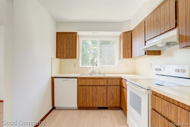 87 Forthton Drive, Troy, MI 48084