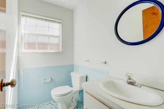 87 Forthton Drive, Troy, MI 48084