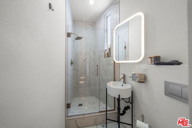 3121 W 3rd Street, Los Angeles, CA 90020