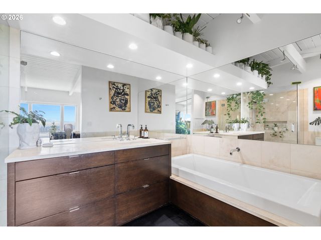 3065 Nw Rio Vista Ter, Portland, OR 97210