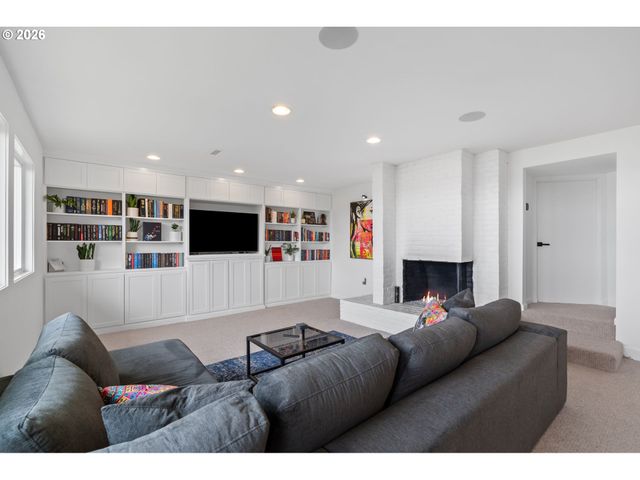 3065 Nw Rio Vista Ter, Portland, OR 97210