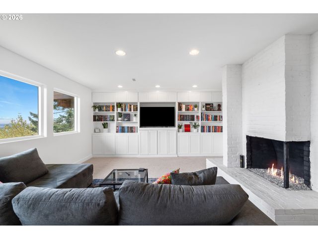 3065 Nw Rio Vista Ter, Portland, OR 97210